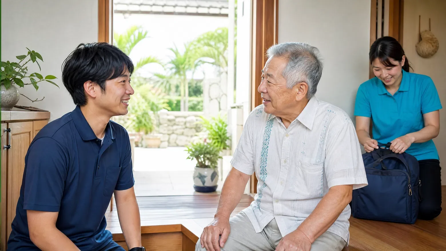 訪問先で利用者と向き合うスタッフ